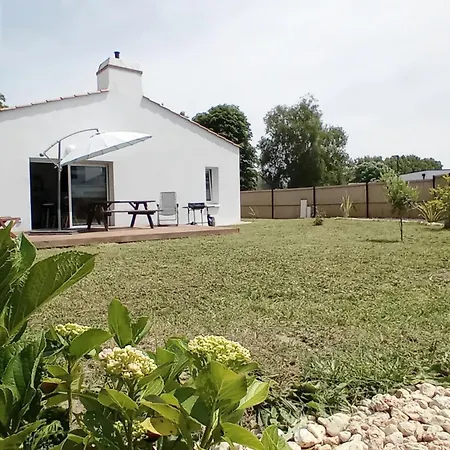 Holiday home Au Pied De La Foret Saint-Jean-de-Monts