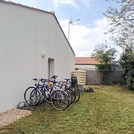 Holiday home Au Pied De La Foret Saint-Jean-de-Monts